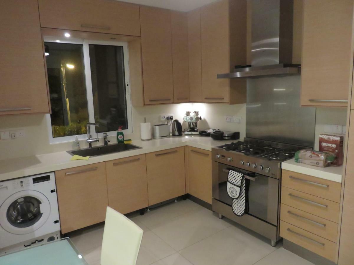 Villa Victoria Paphos Extérieur photo